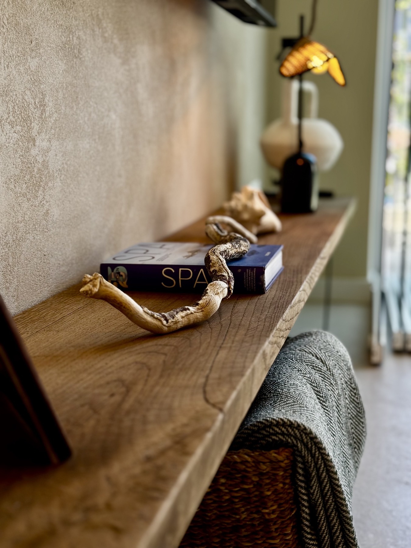 Calm natural textures in the living space